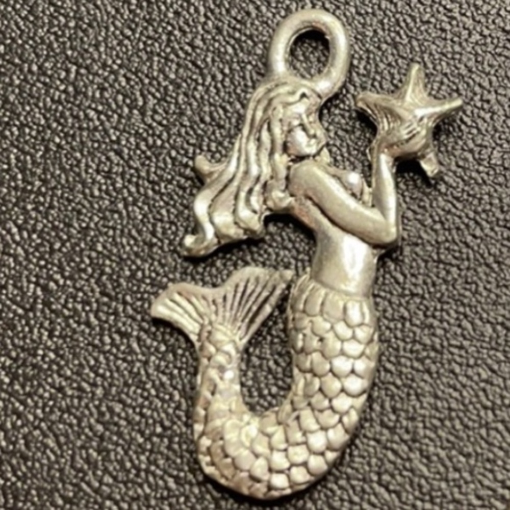 Mermaid Charm⭐️🧜🏼♀️ - Picture 3 of 4